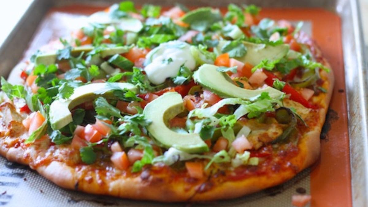 Loaded Chicken Fajita Pizza. Photo credit Lauren's Latest.