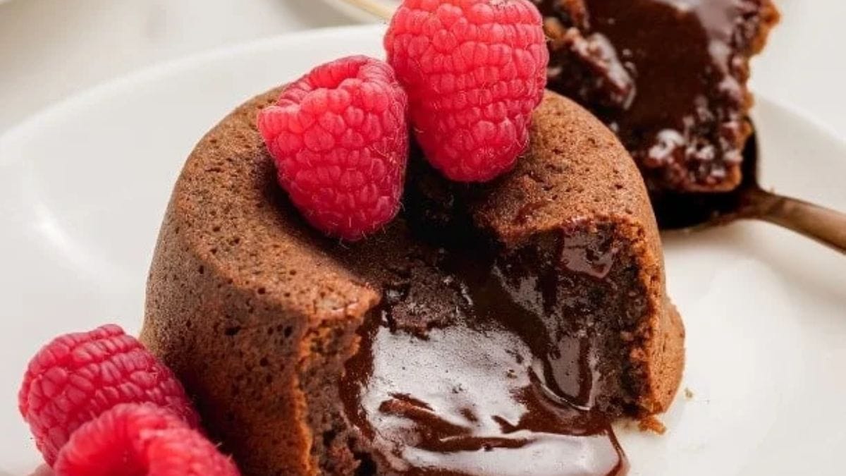 Molten Lava Cake Recipe (Gooey Centers!). Photo credit Lauren's Latest.