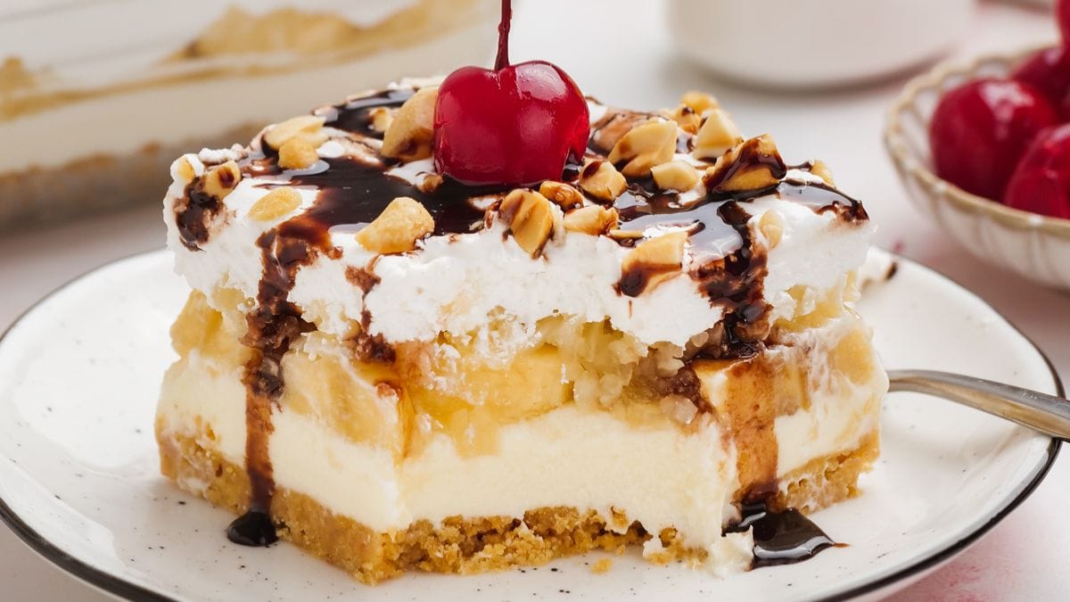 No Bake Banana Split Cake Recipe. Photo credit Lauren's Latest.