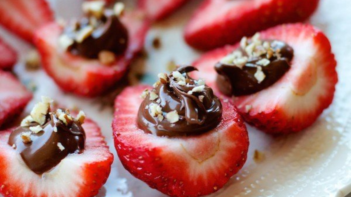 Nutella Deviled Strawberries (Video). Photo credit Lauren's Latest.