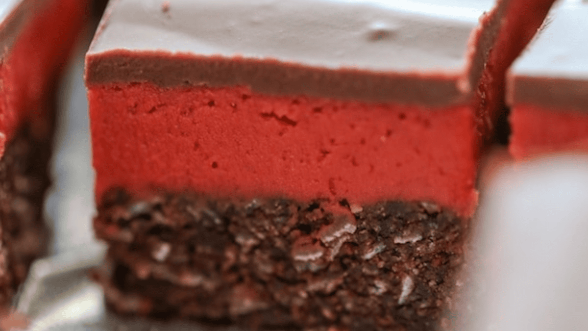 Red Velvet Nanaimo Bars Recipe. Photo credit Lauren's Latest.