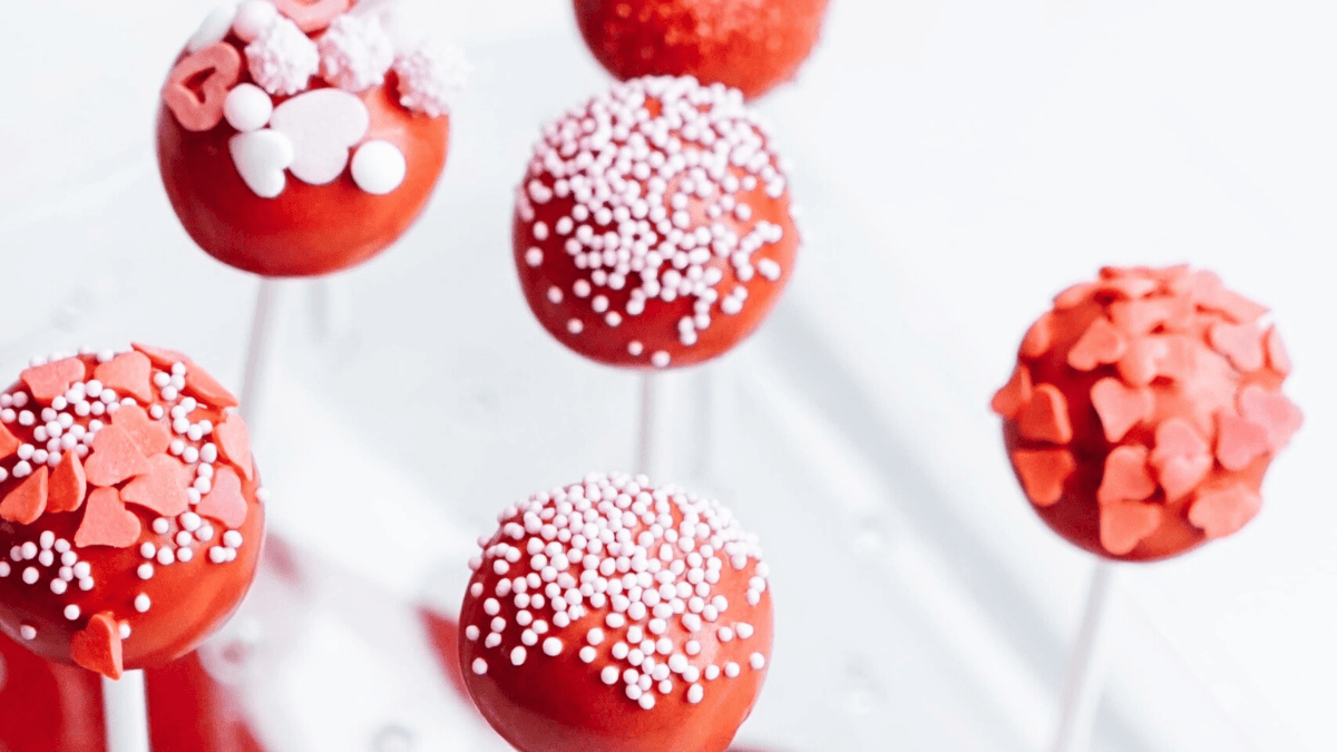 Red Velvet Valentine's Cake Pop Recipe. Photo credit Lauren's Latest.