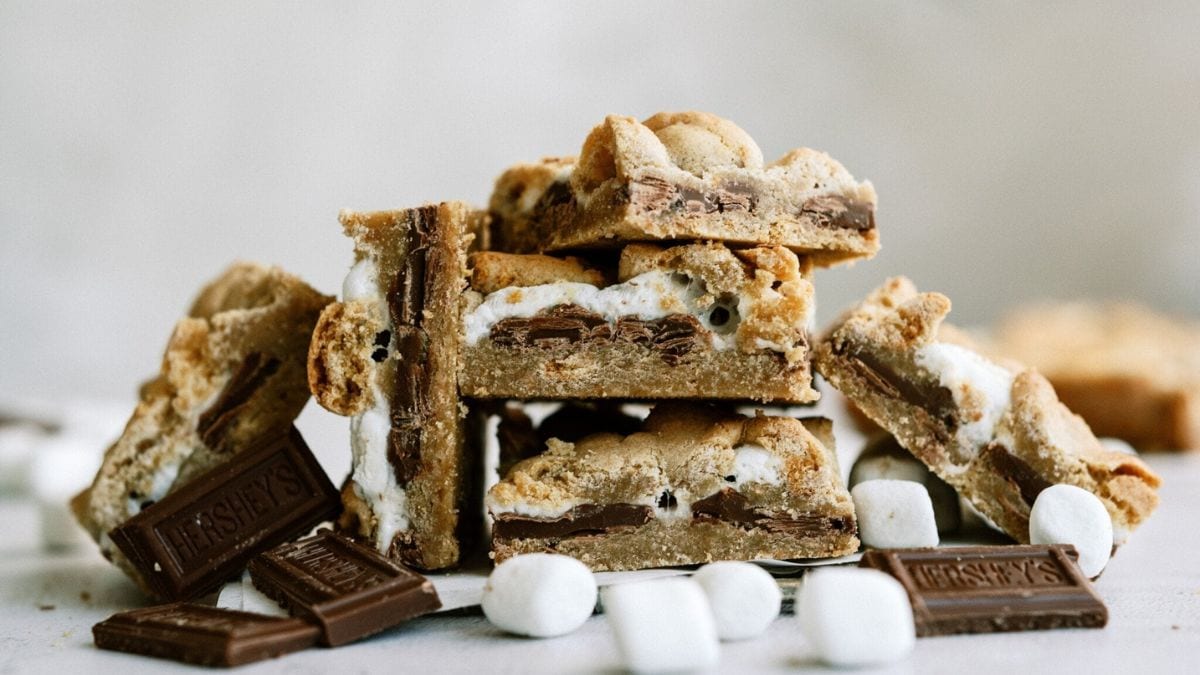 S'mores Bars. Photo credit Lauren's Latest.