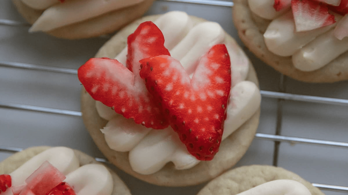 Strawberry Cheesecake Cookies. Photo credit Lauren's Latest.