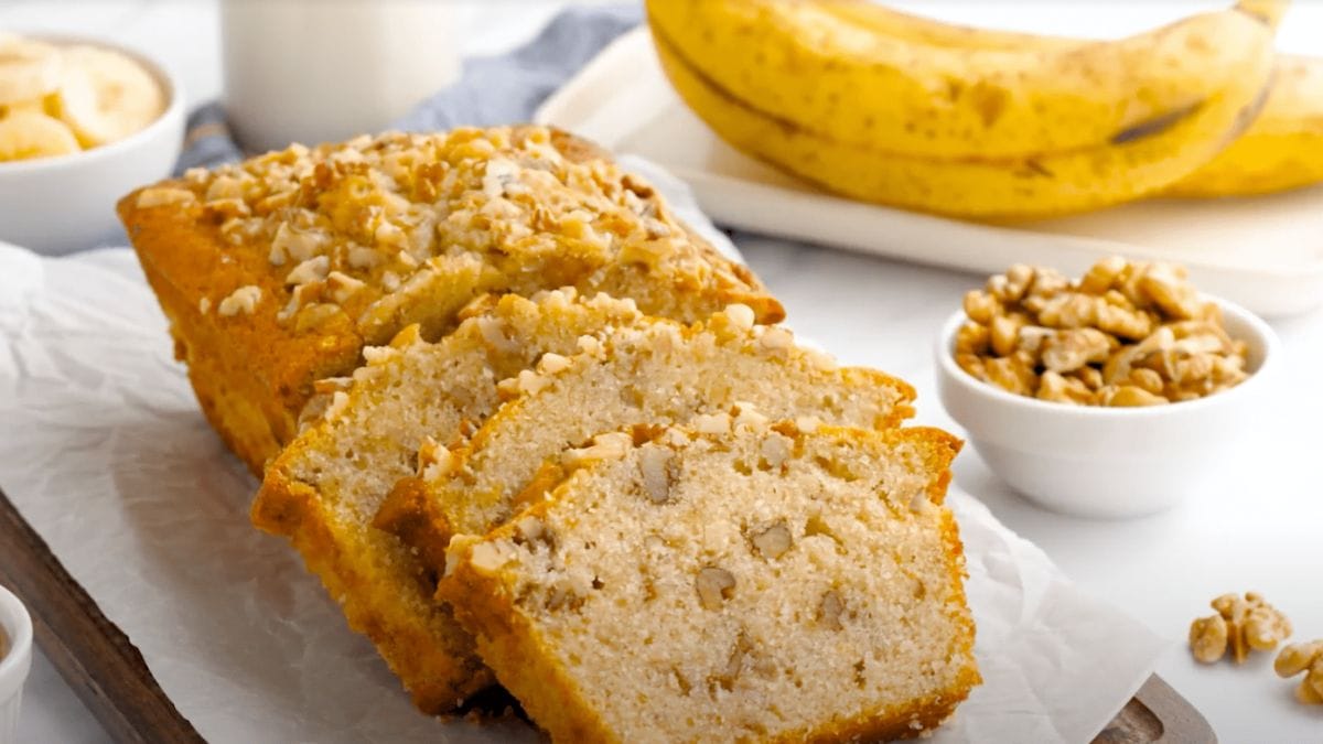 The Best Banana Nut Bread (Soft & Sweet). Photo credit Lauren's Latest. (1)