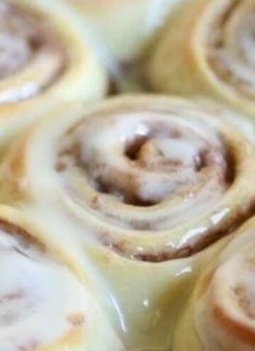 The Best Homemade Cinnabon Cinnamon Rolls. Photo credit Lauren's Latest.