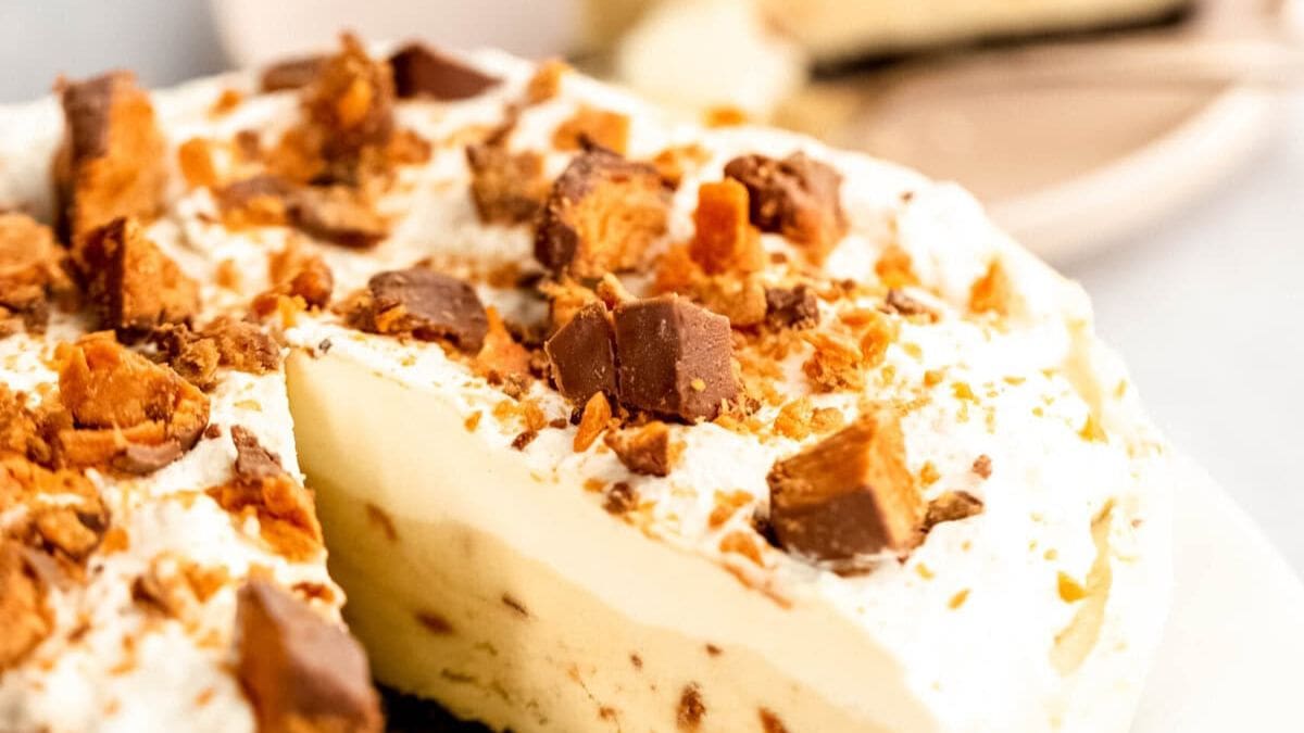 Butterfinger Pie Recipe (No Bake). Photo credit Lauren's Latest.