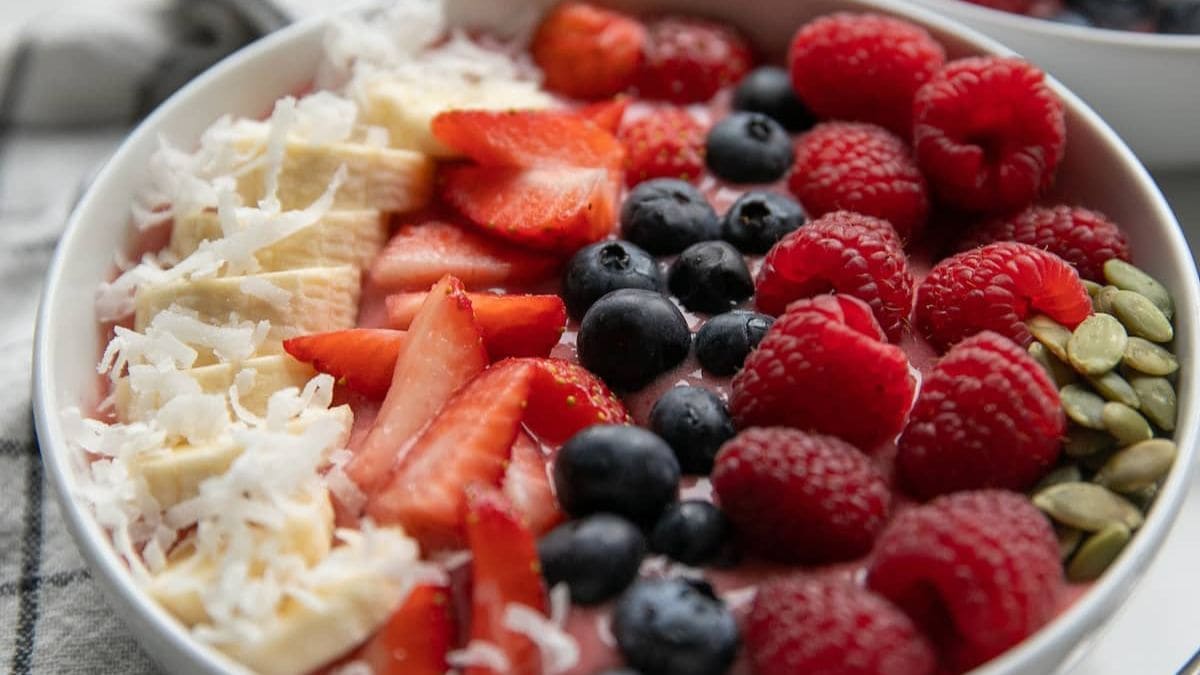 Healthy Smoothie Bowl Recipe. Photo credit Lauren's Latest.