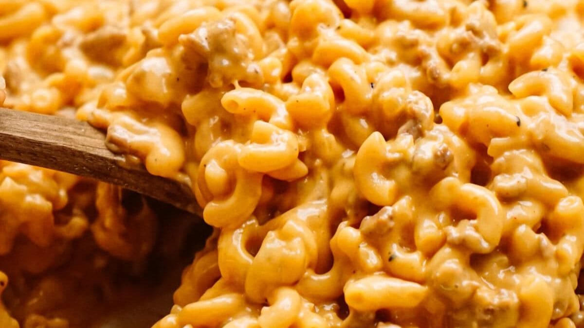 Homemade Hamburger Helper Cheeseburger Macaroni. Photo credit Lauren's Latest.