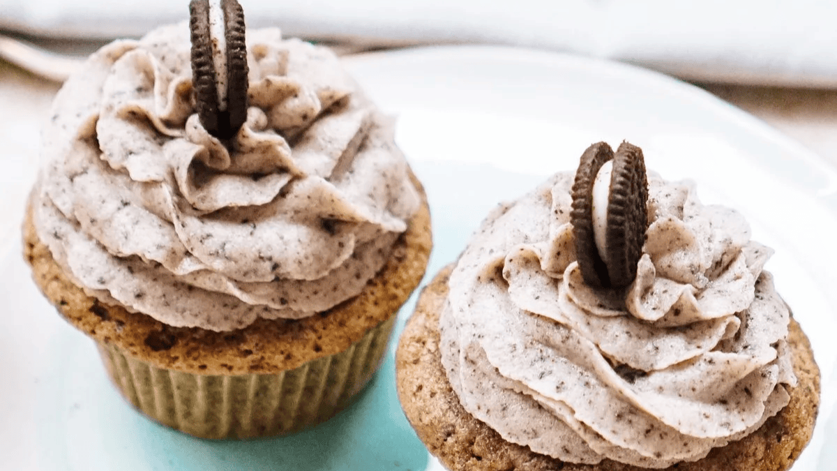 Oreo Cupcakes Recipe. Photo credit Lauren's Latest