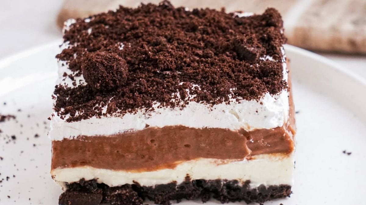 The Best Oreo Lasagna Recipe. Photo credit Lauren's Latest.