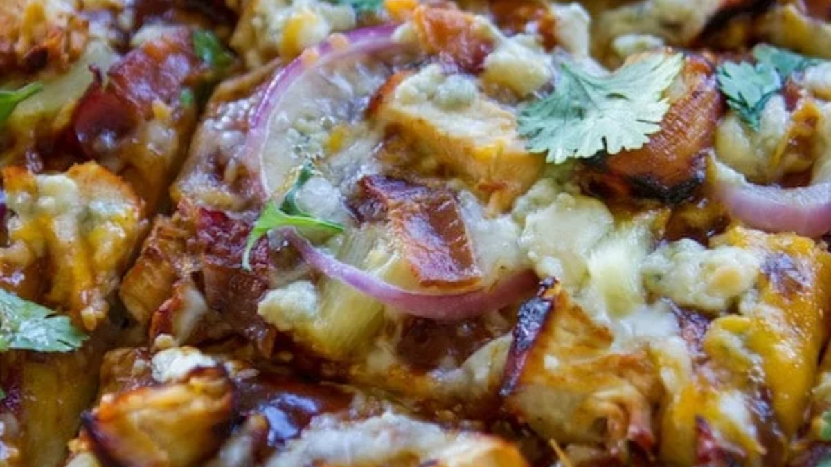 Ultimate BBQ Chicken Pizza. Photo credit Lauren's Latest.