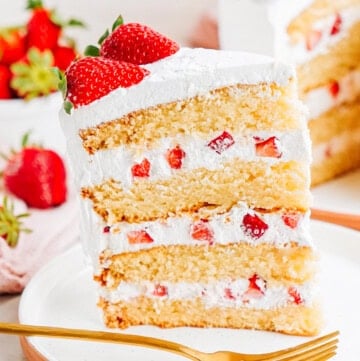 Strawberry Cream Cake 220