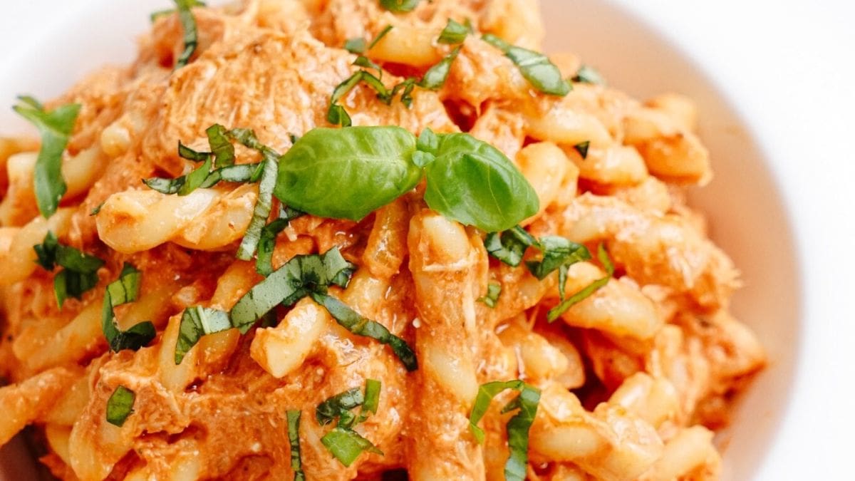 Crockpot Italian Chicken Pasta Recipe. Photo credit Lauren's Latest.
