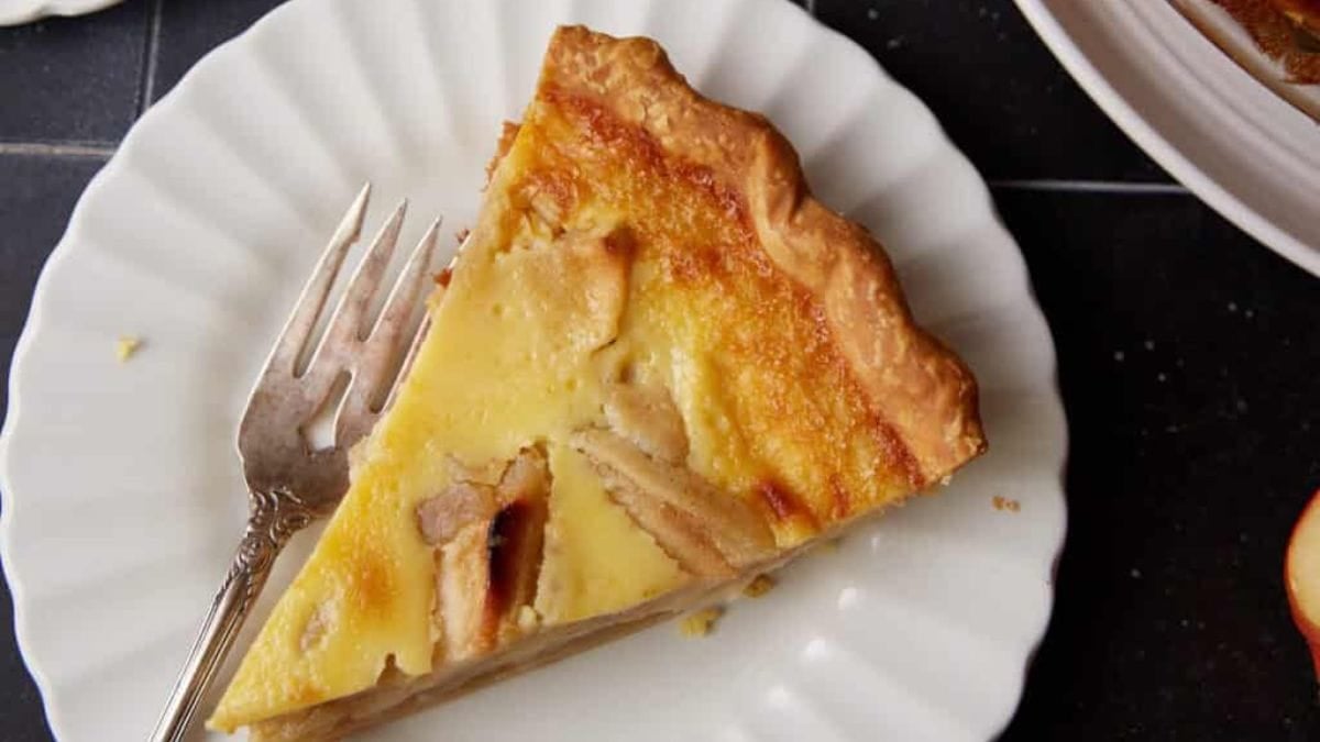 Old Fashioned Apple Custard Pie . Photo credit Easy Southern Desserts.