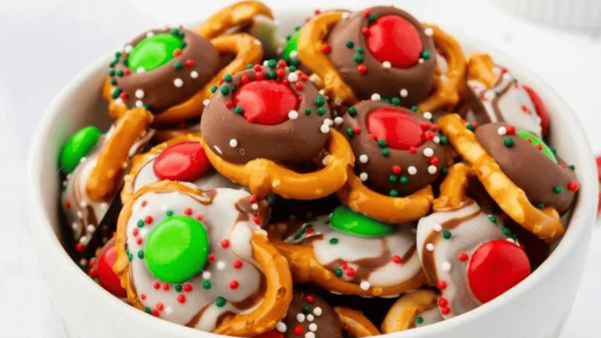 4 Ingredient Pretzel Christmas Treats In Just 10 Minutes. Photo credit Intentional Hospitality.