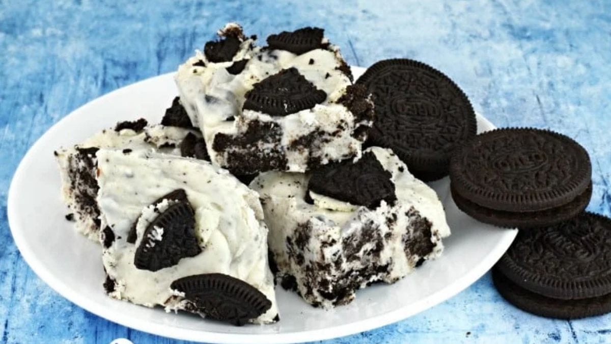 Oreo Fudge. Photo credit Southern Plate.