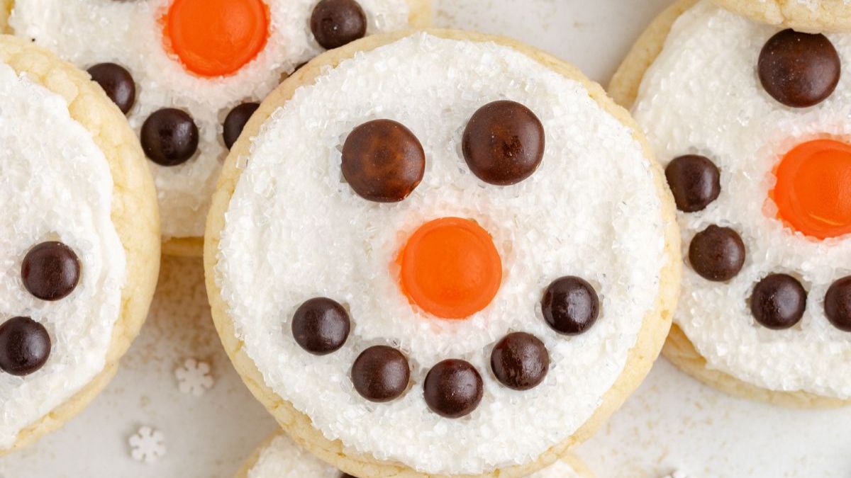 Snowman Face Cookies. Photo credit Semi Homemade Kitchen.