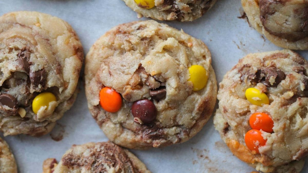 Butterfinger Reese'S Pieces Cookies. Photo credit Lauren's Latest.