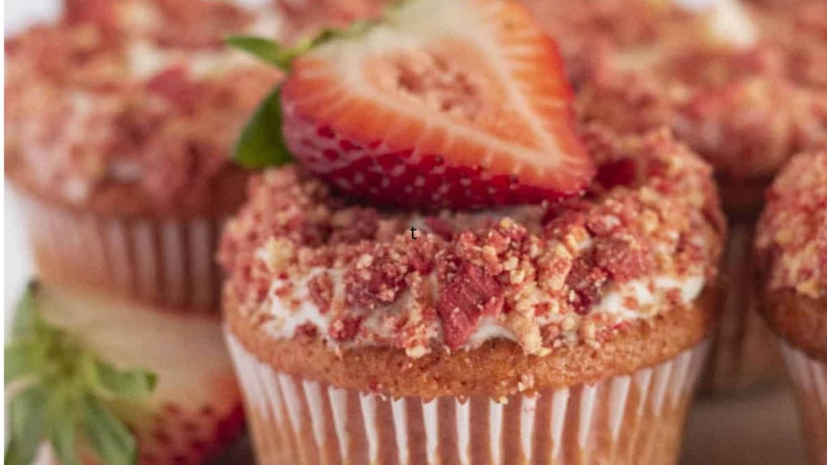 Easy Strawberry Crunch Cupcakes Recipe. Photo credit Practically Homemade.
