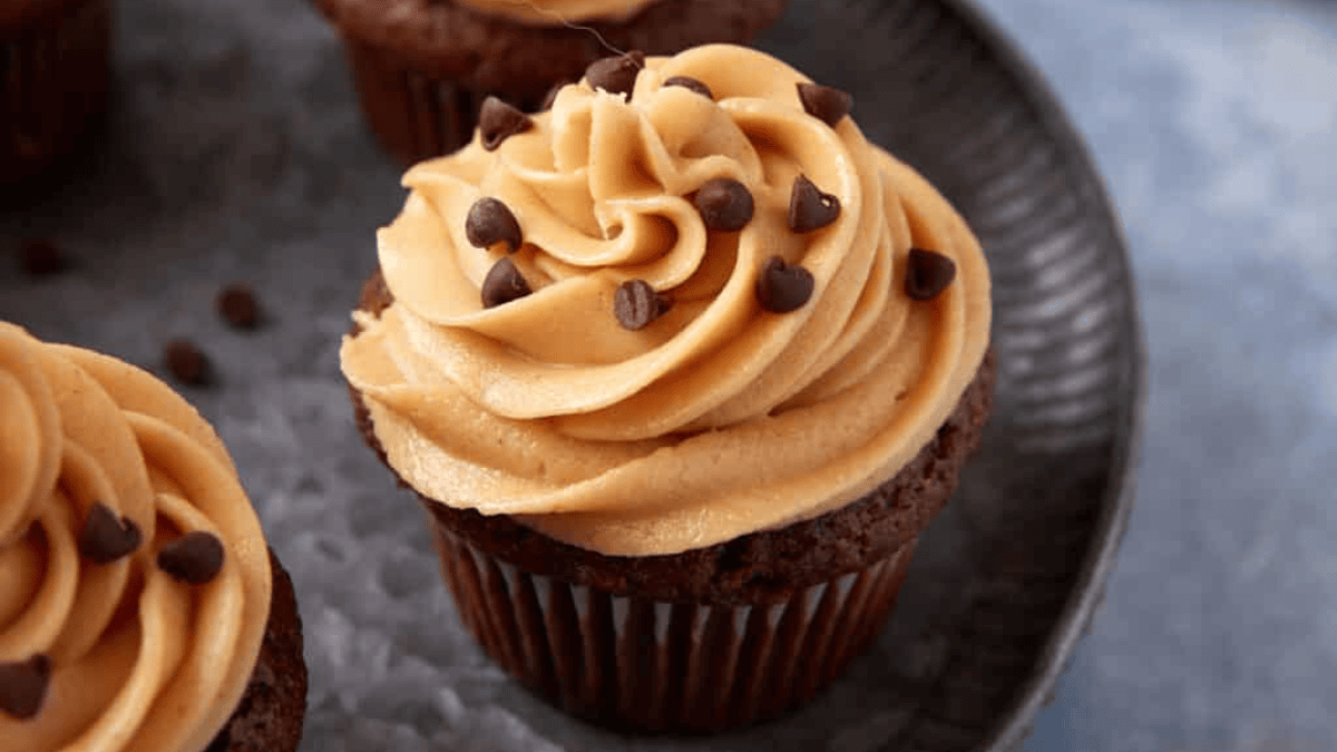 Chocolate Mayonnaise Cupcakes With Peanut Butter Cream Cheese Frosting. Photo credit Easy Southern Desserts.