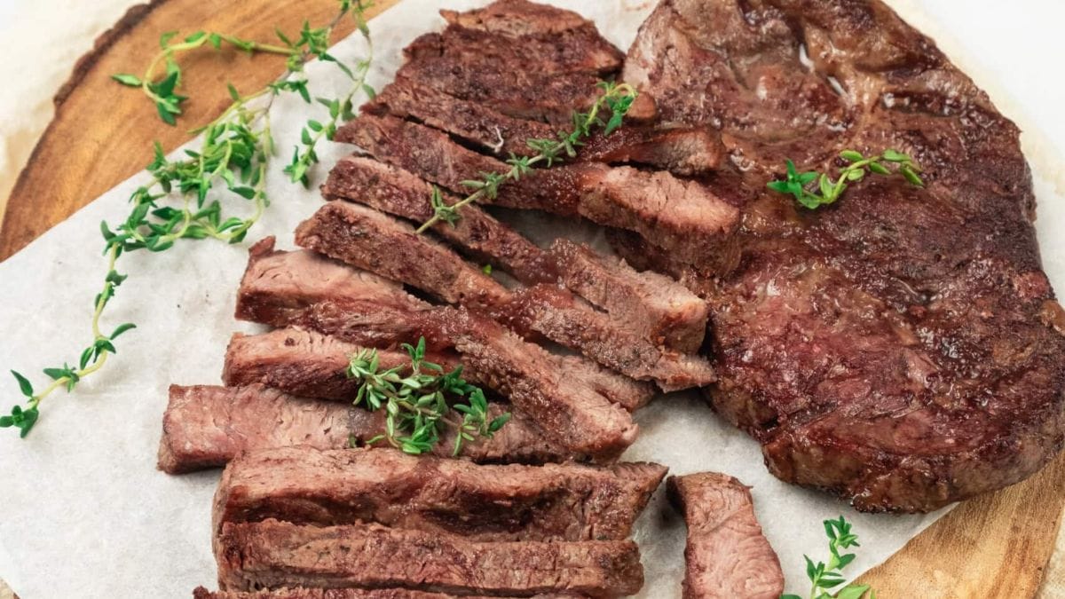 How To Cook Steak On The Stove. Photo credit Lauren's Latest.